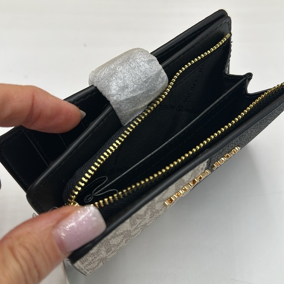 Michael Kors Jet Set Medium Two-Tone
Logo Wallet
Wallet
Color: Black Multi - Picture 8 of 12